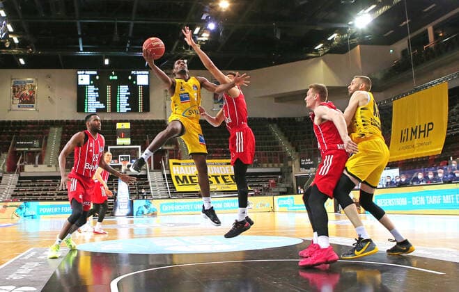 31 05 2021, Germany, Ludwigsburg, Basketball easyCredit BBL Bundesliga, Play off Semi Final, Game 2 MHP RIESEN Ludwigsburg vs FC Bayern Munich Basketball v l Jaleen Smith MHP , Wade Baldwin FC