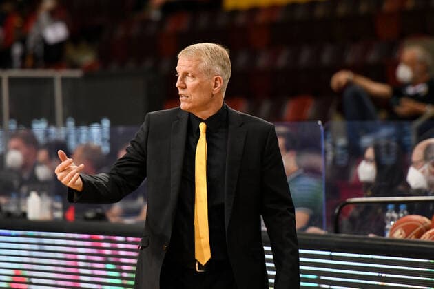 John Patrick MHP Riesen Ludwigsburg gives instructions, GER, MHP Riesen Ludwigsburg vs FC Bayern Muenchen, 31 05 2021, Play Off Semifinal Game 2, easycredit Basketball Bundesliga, Spielzeit 2020 2021 GER, MHP Riesen Ludwigsburg vs FC Bayern Muenchen, 31 05 2021, Play Off Semifinal Game 2, easycredit Basketball Bundesliga, Spielzeit 2020 2021 Ludwigsburg Copyright: xEibnerxPressefoto MichaelxMemmlerx EP_MMR