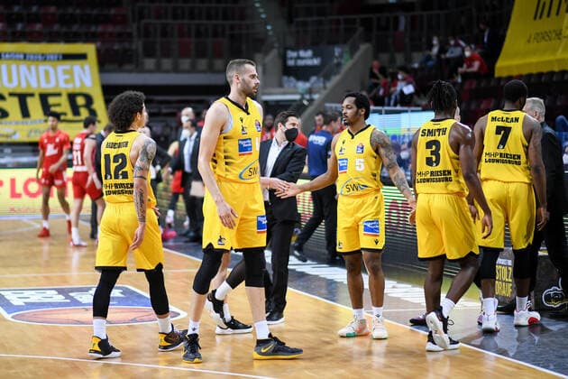 Jonas Wohlfarth Bottermann MHP Riesen Ludwigsburg and Barry Brown Jr MHP Riesen Ludwigsburg unhappy with the way the game went, GER, MHP Riesen Ludwigsburg vs FC Bayern Muenchen, 31 05 2021, Play Off Semi Final Game 2, easycredit Basketball Bundesliga, Season 2020 2021 GER, MHP Riesen Ludwigsburg vs FC Bayern Muenchen, 31 05 2021, Play Off Semi Final Game 2, easycredit Basketball Bundesliga, Season 2020 2021 Ludwigsburg Copyright: xEibnerxPressefoto MichaelxMemmlerx EP_MMR