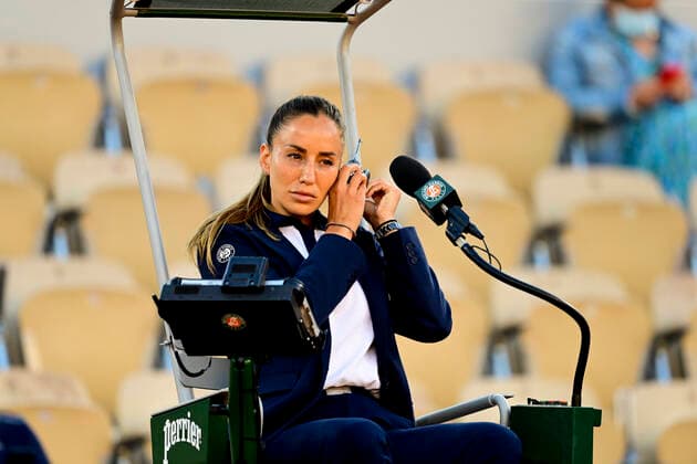 Marijana Veljovic - Chaire Umpire - arbitre TENNIS : Internationaux de France Roland Garros 2021 - Paris - 31 05 2021 JBAutissier Panoramic 