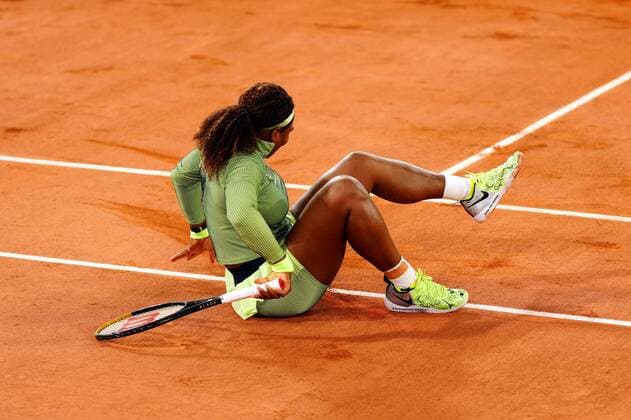 Mandatory Credit: Photo by Javier Garcia BPI Shutterstock (11977038pf) Serena Williams slips during her first round match French Open Tennis, Day Two, Roland Garros, Paris, France - 31 May 2021 French Open Tennis, Day Two, Roland Garros, Paris, France - 31 May 2021  Copyright: xJavierxGarcia BPI Shutterstockx 11977038pf