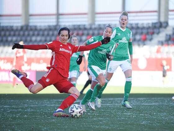 Ivana Rudelic 15 FC Bayern Muenchen shooting at goal during the Flyeralarm womens Bundesliga match FC Bayern Munich vs SV Werder Bremen in the 2020 2021 season on 14 02 2021 Munich FC Bayern Campus Bayern Germany