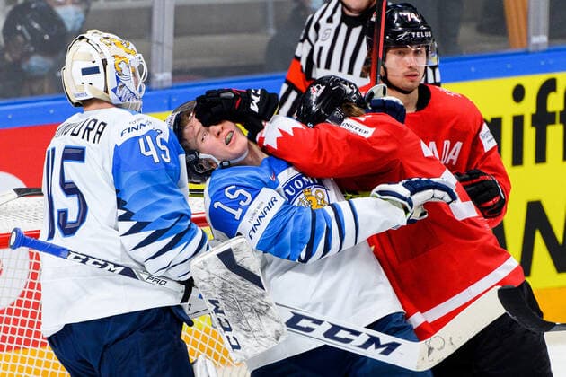 210601 Anton Lundell of Finland and Brandon Hagel of Canada during the 2021 IIHF Ice Hockey World Championship game between Canada and Finland on June 1, 2021 in Riga Photo Simon Hastegard BILDBYRAN kod SH SH0128 ishockey ice hockey ishockey vm iihf ice hockey world championship canada kanada finland day 12 bbeng,  Copyright: SIMONxHASTEGARD BB210601SH010