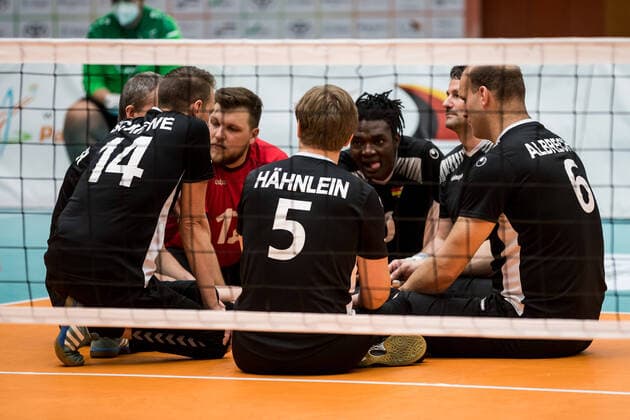 WORLD ParaVolley Mens Final Qualifier Tokyo 2020 Paralympic Games Germany Canada 01 06 2021 The starting line-up discusses on the pitch Torben Schiewe Germany, 14 , Stefan Haehnlein Germany, 5 , Dominik Albrecht Germany, 6 , Tatang Francis Tonleu Germany, 10 , Mathis Tigler Germany, 12 WORLD ParaVolley Mens Final Qualifier Tokyo 2020 Paralympic Games Germany Canada Duisburg Sportschule Wedau Copyright: xBEAUTIFULxSPORTS Wunderlx