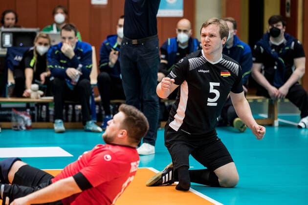 WORLD ParaVolley Mens Final Qualifier Tokyo 2020 Paralympic Games Germany Canada 01 06 2021 Stefan Haehnlein Germany, 5 cheers WORLD ParaVolley Mens Final Qualifier Tokyo 2020 Paralympic Games Germany Canada Duisburg Sportschule Wedau Copyright: xBEAUTIFULxSPORTS Wunderlx