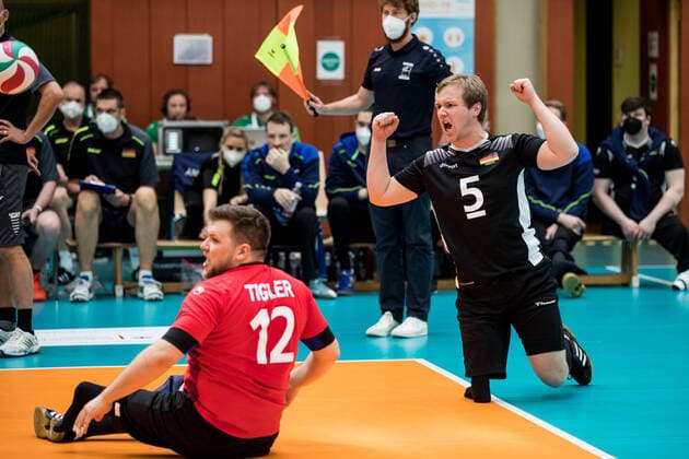 WORLD ParaVolley Mens Final Qualifier Tokyo 2020 Paralympic Games Germany Canada 01 06 2021 Stefan Haehnlein Germany, 5 cheers WORLD ParaVolley Mens Final Qualifier Tokyo 2020 Paralympic Games Germany Canada Duisburg Sportschule Wedau Copyright: xBEAUTIFULxSPORTS Wunderlx