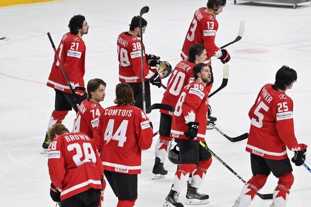 EDS. NOTE! CORRECTION: Team Canada still has chance to get in to the play-offs. LKS 20210601 Dejected team Canada after loss in penalty shoot-out during the 2021 IIHF Ice hockey, Eishockey World Championships preliminary round group B match Finland vs. Canada in Riga, Latvia, on June 01, 2021. Riika, Riga Latvia LKFTJK20210601144337OXHQ  Copyright: xJussixNukarix