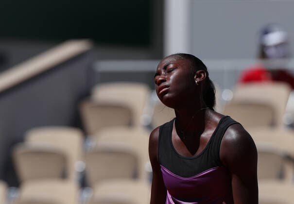 (210601) -- PARIS, June 1, 2021 -- Oceane Babel reacts during the women s singles first round match between Elina Svitolina of Ukraine and Oceane Babel of France at the French Open tennis tournament at Roland Garros in Paris, France, June 1, 2021. ) (SP)FRANCE-PARIS-TENNIS-ROLAND GARROS-FRENCH OPEN-WOMEN S SINGLES GaoxJing 