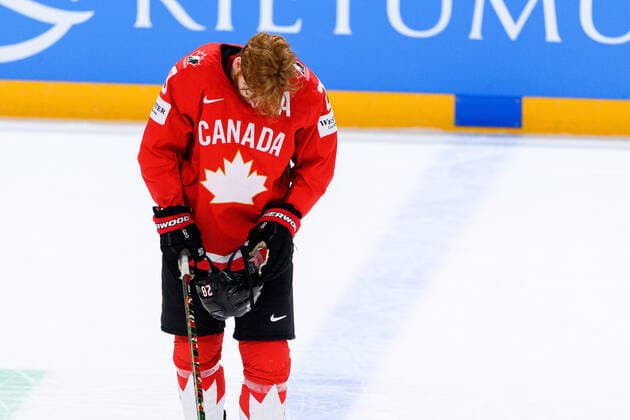210601 Connor Brown of Canada looks dejected after the 2021 IIHF Ice Hockey World Championship game between Canada and Finland on June 1, 2021 in Riga Photo Simon Hastegard BILDBYRAN kod SH SH0128 ishockey ice hockey ishockey vm iihf ice hockey world championship canada kanada finland day 12 bbeng depp,  Copyright: SIMONxHASTEGARD BB210601SH026