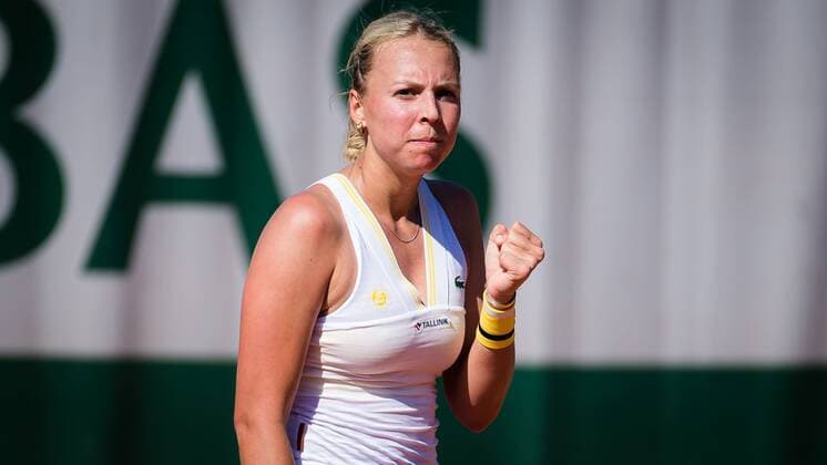 Mandatory Credit: Photo by Rob Prange Shutterstock (11988196di) Anett Kontaveit of Estonia in action during the first round at the 2021 Roland Garros Grand Slam Tournament French Open Tennis, Day Three, Roland Garros, Paris, France - 01 Jun 2021 French Open Tennis, Day Three, Roland Garros, Paris, France - 01 Jun 2021  Copyright: xRobxPrange Shutterstockx 11988196di