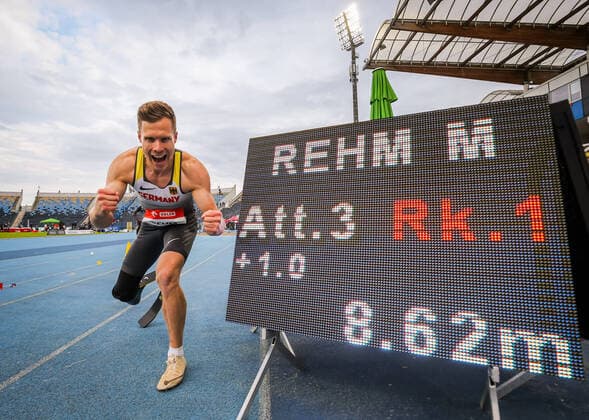 Bilder des Jahres 2021, Sport 06 Juni Sport Themen der Woche KW22 Sport Bilder des Tages World Para Athletics European Championships, Bydgoszcz, 01.06.2021 Markus Rehm (GER) gewinnt Gold mit neuem Weltrekord (8,62m) beim Weitsprung der Männer in der Klasse T64 bei den World Para Athletics European Championships am 01.06.2021 im Zdzislaw Krzyszkowiak Stadion in Bydgoszcz (Poland). *** World Para Athletics European Championships, Bydgoszcz, 01 06 2021 Markus Rehm GER wins gold with new world record 8.62m in the mens long jump in class T64 at the World Para Athletics European Championships on 01 06 2021 at the Zdzislaw Krzyszkowiak Stadium in Bydgoszcz Poland Copyright: xBEAUTIFULxSPORTS MarcusxHartmannx