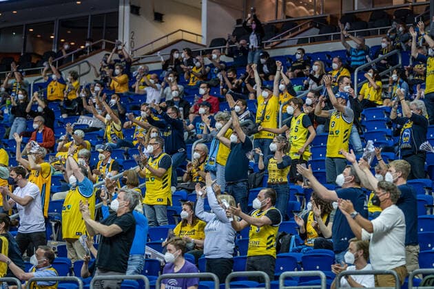 Basketball Berlin 30 05 2021 1 Bundesliga easyCredit BBL season 2020 2021 playoffs semifinals game 1 Alba Berlin ratiopharm Ulm spectators cheer