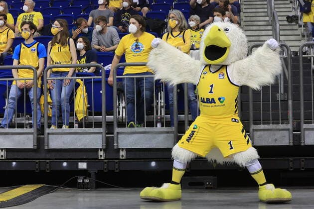 DEU, GER, easyCredit BBL, ALBA vs ratiopharm Ulm, 2 game, 01 06 2021, Mercedes Benz Arena, Berlin, DEU, GER, easyCredit BBL, ALBA vs ratiopharm Ulm, 2 game, in picture 1000 ALBA fans may be there again ALBA mascot nordphotoxGmbHx xEngler nph00076