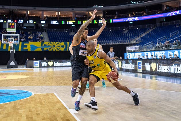 Basketball Berlin 30 05 2021 1 Bundesliga easyCredit BBL Season 2020 2021 Playoffs Semifinals Game 1 Alba Berlin ratiopharm Ulm Jayson Granger Alba Berlin, No 33 Troy Caupain Ulm, No 23