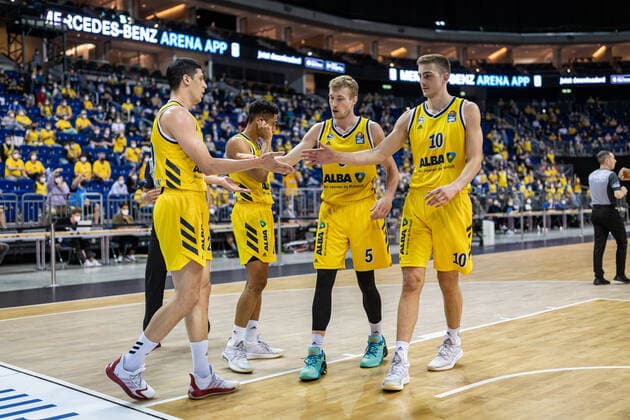 Basketball Berlin 30 05 2021 1 Bundesliga easyCredit BBL Season 2020 2021 Playoffs Semifinals Game 1 Alba Berlin ratiopharm Ulm Jubel Alba Simone Fontecchio Alba Berlin, No 20 Maodo Lo Alba Berlin, No 00 Niels Giffey Alba Berlin, No 05 Tim Schneider Alba Berlin, No 10