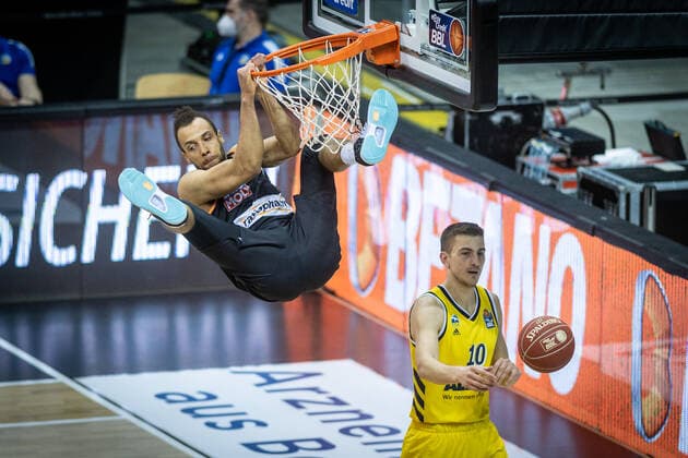 Basketball Berlin 30 05 2021 1 Bundesliga easyCredit BBL Season 2020 2021 Playoffs Semifinals Game 1 Alba Berlin ratiopharm Ulm Demetrius Conger Ulm, No 01 Tim Schneider Alba Berlin, No 10