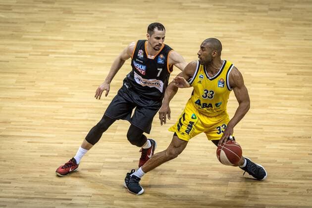Basketball Berlin 01 06 2021 1 Bundesliga easyCredit BBL Season 2020 2021 Playoffs Semifinals Game 2 Alba Berlin ratiopharm Ulm Jayson Granger Alba Berlin, No 33 John Petrucelli Ulm, No 07