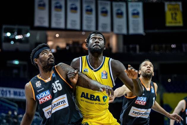 Basketball Berlin 01 06 2021 1 Bundesliga easyCredit BBL Season 2020 2021 Playoffs Semifinals Game 2 Alba Berlin ratiopharm Ulm Christ Koumadje Alba Berlin, No 21 Aric Holman Ulm, No 35