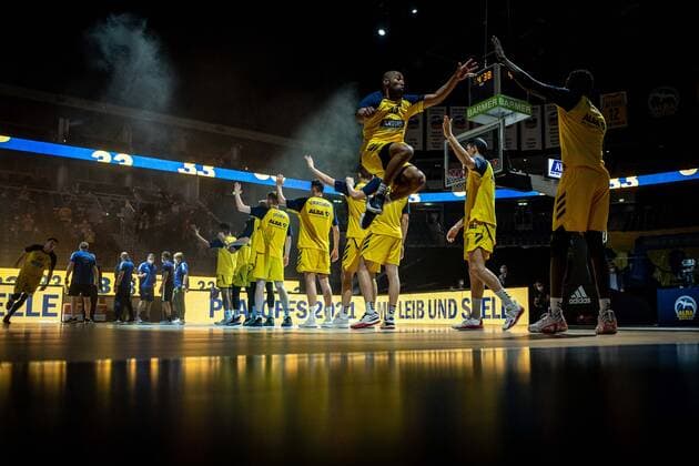 Basketball Berlin 01 06 2021 1 Bundesliga easyCredit BBL Season 2020 2021 Playoffs Semifinals Game 2 Alba Berlin ratiopharm Ulm Jayson Granger Alba Berlin, No 33 Simone Fontecchio Alba Berlin, No 20 Christ Koumadje Alba Berlin, No 21 re