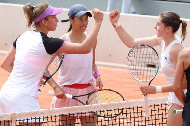 Belgian Elise Mertens and Tawain Su-Wei Hsieh celebrate after winning a first round game of the Women s doubles tournament between the Taiwan-Belgian pair Hsieh-Mertens and the French pair Jacquemot-Lechemia at the Roland Garros French Open tennis tournament, in Paris, France, Wednesday 02 June 2021. This year s tournament takes place from 24 May to 13 June. BENOITxDOPPAGNE  x2726754x