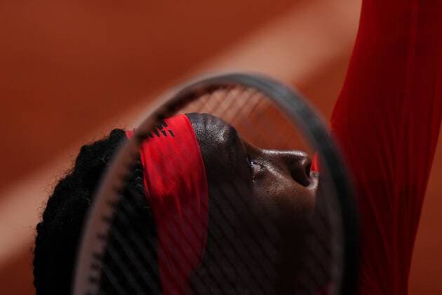 Sport Bilder des Tages Mandatory Credit: Photo by Javier Garcia BPI Shutterstock (12000887co) Coco Gauff serves French Open Tennis, Day Four, Roland Garros, Paris, France - 02 Jun 2021 French Open Tennis, Day Four, Roland Garros, Paris, France - 02 Jun 2021  Copyright: xJavierxGarcia BPI Shutterstockx 12000887co