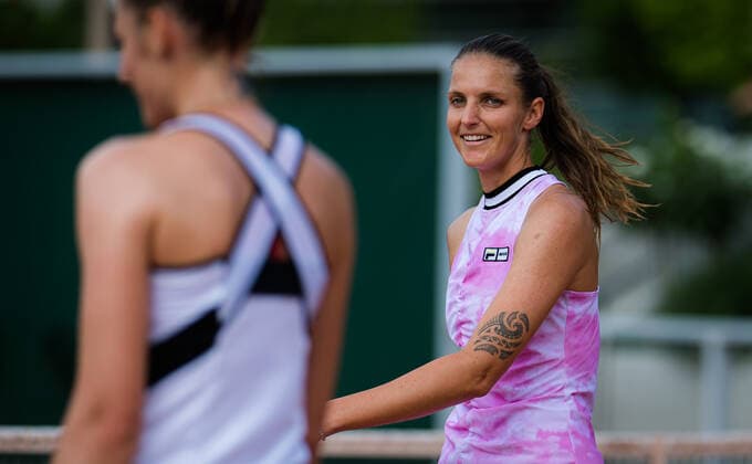 June 2, 2021, PARIS, FRANCE: Karolina Pliskova & Kristyna Pliskova of the Czech Republic in action during their first round doubles match at the 2021 Roland Garros Grand Slam Tournament PARIS FRANCE - ZUMAa181 20210602_zaa_a181_147 Copyright: xRobxPrangex