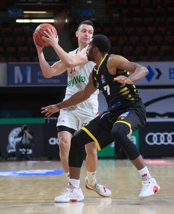 02 06 2021, BBL, FC Bayern Basket vs Ludwigsburg, Audi Dome, Munich , in picture Zan Mark Sisko FCB Basketball vs Jamel McLean Ludwigsburg Riesen