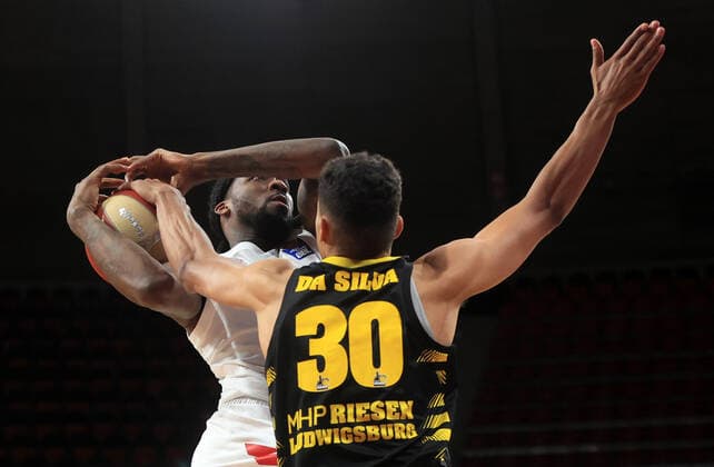 02 06 2021, BBL, FC Bayern Basket vs Ludwigsburg, Audi Dome, Munich , pictured Jalen Reynolds FCB Basketball vs Oscar da Silva Ludwigsburg Giants.