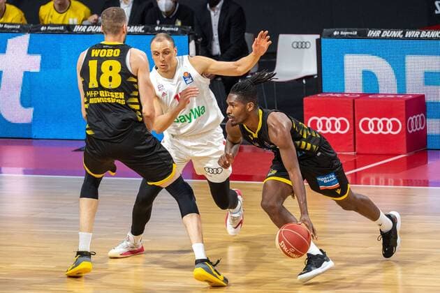 Robin Amaize 15 FC Bayern , Jaleen Smith 3 MHP Riesen Ludwigsburg , FC Bayern Basketball vs MHP Riesen Ludwigsburg BBL Playoffs, Semifinals, 02 06 2021 Muenchen Bayern Germany Copyright: xkolbert-press UlrichxGamelx