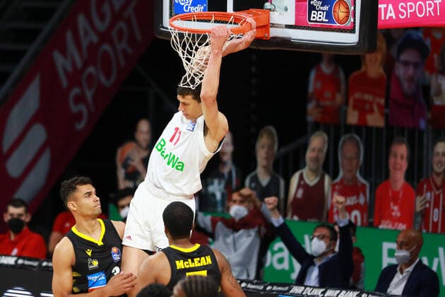 11 Vladimir Lucic FCBB white scores by dunk against 3 Jaalen Smith, 7 Jamel McLean Ludwigsburg Basketball, 1 Bundesliga, BBL, Playoff, Game 3, FC Bayern München MHP Riesen Ludwigsburg at Audi Dome on 02 06 2021 PHOTO Mladen Lackovic LakoPress