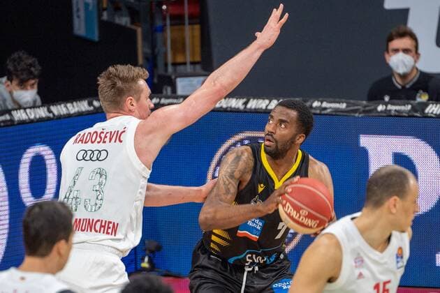 Leon Radosevic 43 FC Bayern , Jamel McLean 7 MHP Riesen Ludwigsburg , FC Bayern Basketball vs MHP Riesen Ludwigsburg BBL Playoffs, Semifinals, 02 06 2021 Muenchen Bayern Germany Copyright: xkolbert-press UlrichxGamelx