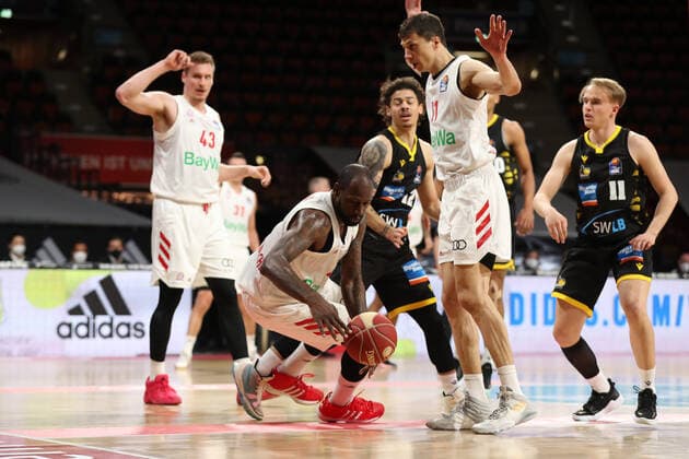 James Gist Muenchen claims the ball GER, FC Bayern Basketball vs MHP Riesen Ludwigsburg, Basketball, 1 Bundesliga, Playoffs 2020 2021, Semifinals Game 3, 02 06 2021, GER, FC Bayern Basketball vs MHP Riesen Ludwigsburg, Basketball, 1 Bundesliga, Playoffs 2020 2021, Semifinals Game 3, 02 06 2021, Muenchen Copyright: xEIBNER MarcelxEngelbrechtx EP_EER