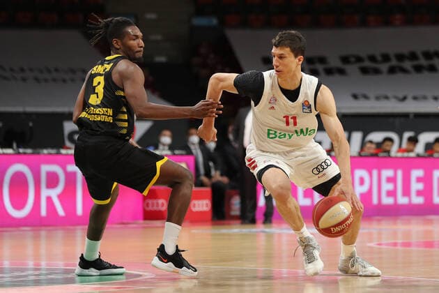 Duel between Jaleen Smith Ludwigsburg and Vladimir Lucic Muenchen GER, FC Bayern Basketball vs MHP Riesen Ludwigsburg, Basketball, 1 Bundesliga, Playoffs 2020 2021, Semifinals Game 3, 02 06 2021, GER, FC Bayern Basketball vs MHP Riesen Ludwigsburg, Basketball, 1 Bundesliga, Playoffs 2020 2021, Semifinals Game 3, 02 06 2021, Muenchen Copyright: xEIBNER MarcelxEngelbrechtx EP_EER