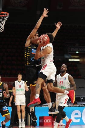 Oscar da Silva Ludwigsburg blocks Wade Baldwin IV Muenchen GER, FC Bayern Basketball vs MHP Riesen Ludwigsburg, basketball, 1 Bundesliga, playoffs 2020 2021, semifinals game 3, 02 06 2021, GER, FC Bayern Basketball vs MHP Riesen Ludwigsburg, basketball, 1 Bundesliga, playoffs 2020 2021, semifinals game 3, 02 06 2021, Muenchen Copyright: xEIBNER MarcelxEngelbrechtx EP_EER