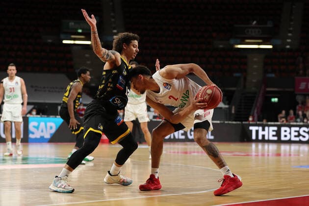Duel between Jonah Radebaugh Ludwigsburg and Wade Baldwin IV Muenchen GER, FC Bayern Basketball vs MHP Riesen Ludwigsburg, basketball, 1 Bundesliga, playoffs 2020 2021, semifinals game 3, 02 06 2021, GER, FC Bayern Basketball vs MHP Riesen Ludwigsburg, basketball, 1 Bundesliga, playoffs 2020 2021, semifinals game 3, 02 06 2021, Muenchen Copyright: xEIBNER MarcelxEngelbrechtx EP_EER