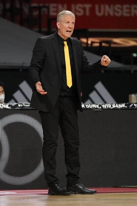 Head coach John Patrick Ludwigsburg gives instructions GER, FC Bayern Basketball vs MHP Riesen Ludwigsburg, basketball, 1 Bundesliga, playoffs 2020 2021, semifinals game 3, 02 06 2021, GER, FC Bayern Basketball vs MHP Riesen Ludwigsburg, basketball, 1 Bundesliga, playoffs 2020 2021, semifinals game 3, 02 06 2021, Muenchen Copyright: xEIBNER MarcelxEngelbrechtx EP_EER