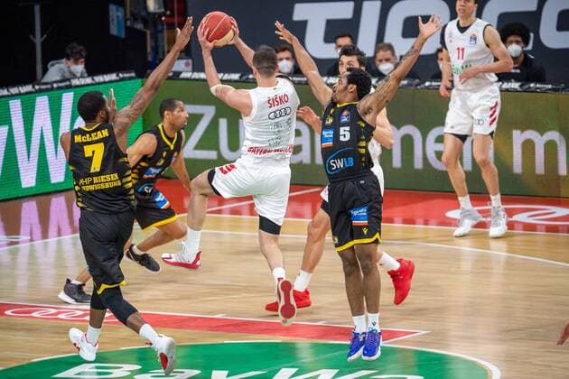 Jamel McLean 7 MHP Riesen Ludwigsburg , Zan Mark Sisko 31 FC Bayern , Barry Brown Jr 5 MHP Riesen Ludwigsburg , FC Bayern Basketball vs MHP Riesen Ludwigsburg BBL Playoffs, Semifinals, 02 06 2021 Muenchen Bayern Germany Copyright: xkolbert-press UlrichxGamelx