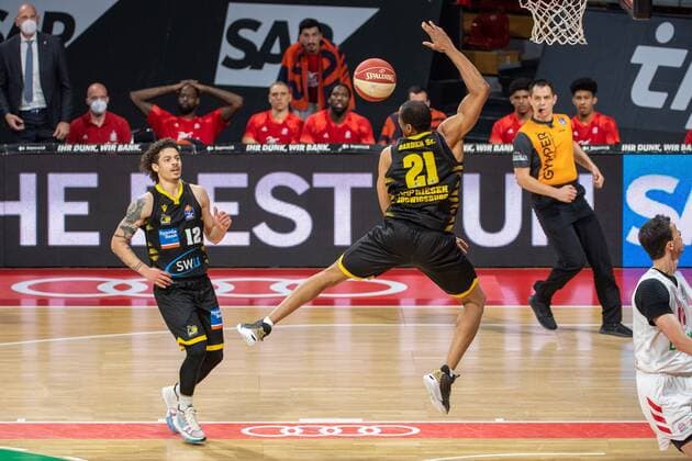 Jonah Radebaugh 12 MHP Riesen Ludwigsburg , Tremmell Darden 21 MHP Riesen Ludwigsburg , FC Bayern Basketball vs MHP Riesen Ludwigsburg BBL Playoffs, Semifinals, 02 06 2021 Muenchen Bayern Germany Copyright: xkolbert-press UlrichxGamelx