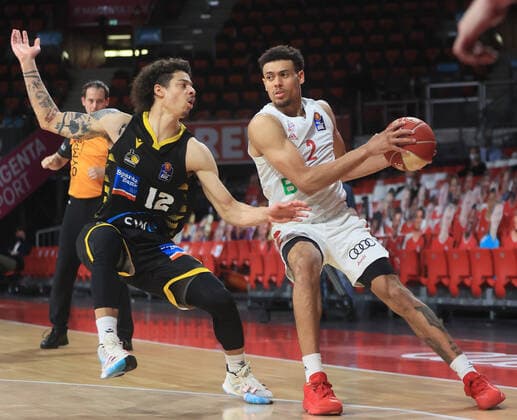02 06 2021, BBL, FC Bayern Basket vs Ludwigsburg, Audi Dome, Munich , in picture Jonah Radebaugh Ludwigsburg Riesen vs Wade Baldwin FCB Basketball