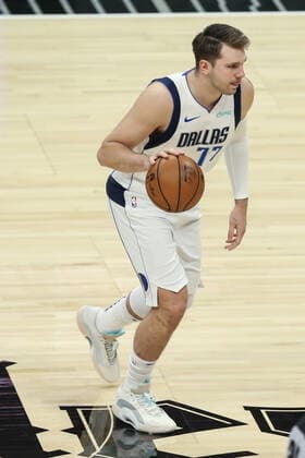 LOS ANGELES, CA - JUNE 02: Dallas Mavericks guard Luka Doncic (77) dribbles game 5 of the first round of the NBA, Basketball Herren, USA Western Conference Playoffs between the Dallas Mavericks and the Los Angeles Clippers on June 02, 2021, at Staples Center in Los Angeles, CA. (Photo by Jevone Moore Icon Sportswire) NBA: JUN 02 Western Playoffs First Round - Mavericks at Clippers Icon210602006