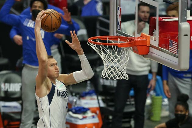 LOS ANGELES, CA - JUNE 02: Dallas Mavericks center Kristaps Porzingis (6) dunks game 5 of the first round of the NBA, Basketball Herren, USA Western Conference Playoffs between the Dallas Mavericks and the Los Angeles Clippers on June 02, 2021, at Staples Center in Los Angeles, CA. (Photo by Jevone Moore Icon Sportswire) NBA: JUN 02 Western Playoffs First Round - Mavericks at Clippers Icon210602014