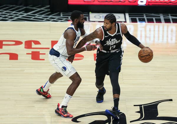 LOS ANGELES, CA - JUNE 02: LA Clippers guard Paul George (13) guarded by Dallas Mavericks forward Tim Hardaway Jr. (11) game 5 of the first round of the NBA, Basketball Herren, USA Western Conference Playoffs between the Dallas Mavericks and the Los Angeles Clippers on June 02, 2021, at Staples Center in Los Angeles, CA. (Photo by Jevone Moore Icon Sportswire) NBA: JUN 02 Western Playoffs First Round - Mavericks at Clippers Icon210602022