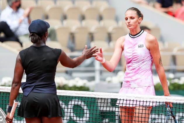TENNIS - French Open 2021 PARIS,FRANCE,03.June.21 - TENNIS - WTA, Tennis Damen Tour, French Open, Roland Garros, Grand Slam. Image shows Sloane Stephens (USA) and Karolina Pliskova (CZE).  GEPAxpictures xPatrickxSteiner
