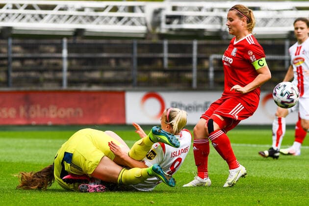 f li Alina Kraus Goalkeeper FFC Niederkirchen, 21 , Mandy Islacker Cologne, 8 , Jasmin Mackert FFC Niederkirchen, 12 , Zweikampf, Duell, duel, tackle, tackling, Dynamik, Action, Aktion, 03 06 2021, Cologne Germany , Football, 2 Frauen Bundesliga Süd, 1 FC Köln 1 FFC Niederkirchen, DFB DFL REGULATIONS PROHIBIT ANY USE OF PHOTOGRAPHS AS IMAGE SEQUENCES AND OR QUASI VIDEO xmhx