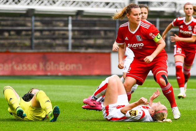f li Alina Kraus Goalkeeper FFC Niederkirchen, 21 , Mandy Islacker Cologne, 8 , Jasmin Mackert FFC Niederkirchen, 12 , Zweikampf, Duell, duel, tackle, tackling, Dynamik, Action, Aktion, 03 06 2021, Cologne Germany , Football, 2 Frauen Bundesliga Süd, 1 FC Köln 1 FFC Niederkirchen, DFB DFL REGULATIONS PROHIBIT ANY USE OF PHOTOGRAPHS AS IMAGE SEQUENCES AND OR QUASI VIDEO xmhx