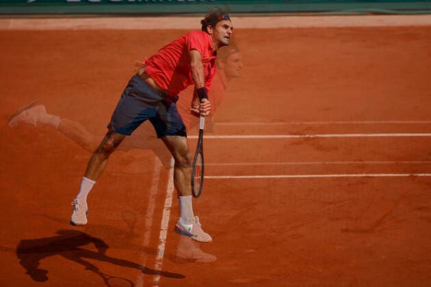 Federer - Roland Garros - Second round Roger Federer of Switzerland heats the ball during the second round match against Marin Cilic of Croatia during day five of the 2021 French Open at Roland Garros on June 03, 2021 in Paris, France. Paris France taamallah-notitle210603_npGTX  Copyright: xMehdixTaamallahx