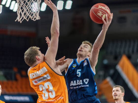 Patrick Heckmann Ratiopharm Ulm 33 , Nils Giffey Alba Berlin, 05 , Ratiopharm Ulm vs Alba Berlin, basketball, playoffs, game 3, season 2020 2021, 03 06 2021, Ratiopharm Ulm vs Alba Berlin, basketball, playoffs, game 3, season 2020 2021, 03 06 2021 New Ulm Copyright: xEibner-Pressefoto SaschaxWaltherx EP_EER