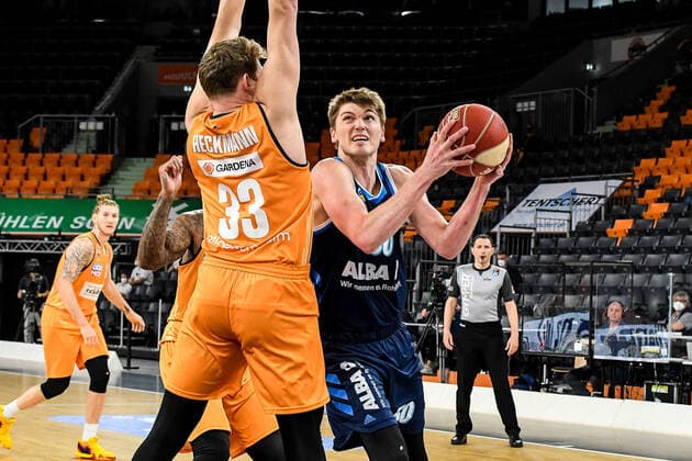 GER, BBL, Play offs, ratiopharm ulm vs Alba Berlin 03 06 2021, ratiopharm arena, Neu Ulm, GER, BBL, Play offs, ratiopharm ulm vs Alba Berlin, in picture Patrick Heckmann Ulm, 33 defends against Ben Lammers Berlin, 50 nordphotoxGmbHx xHafner nph00200