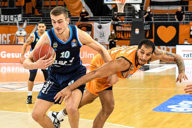GER, BBL, Play offs, ratiopharm ulm vs Alba Berlin 03 06 2021, ratiopharm arena, Neu Ulm, GER, BBL, Play offs, ratiopharm ulm vs Alba Berlin, in picture fight for the ball, Tim Schneider Berlin, 10 , Isaiah Wilkins Ulm, 11 nordphotoxGmbHx xHafner nph00200