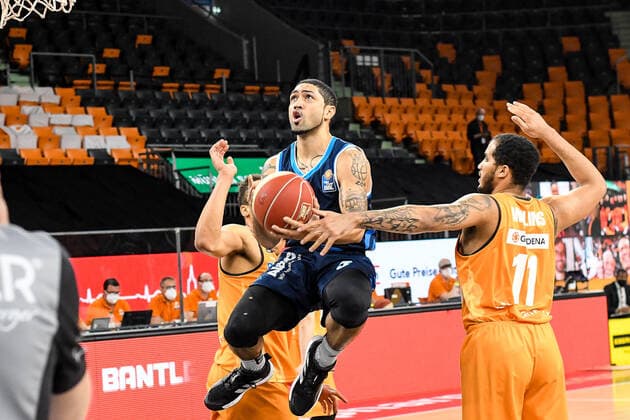 GER, BBL, Play offs, ratiopharm ulm vs Alba Berlin 03 06 2021, ratiopharm arena, Neu Ulm, GER, BBL, Play offs, ratiopharm ulm vs Alba Berlin, pictured Peyton Siva Berlin, 3 goes to the basket, Isaiah Wilkins Ulm, 11 nordphotoxGmbHx xHafner nph00200